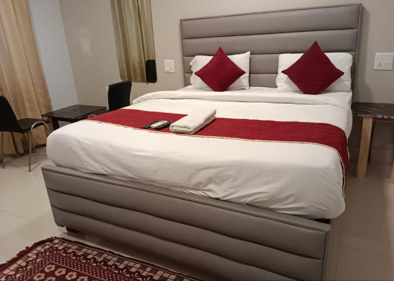 Hotel Amenda International New Delhi Exterior photo